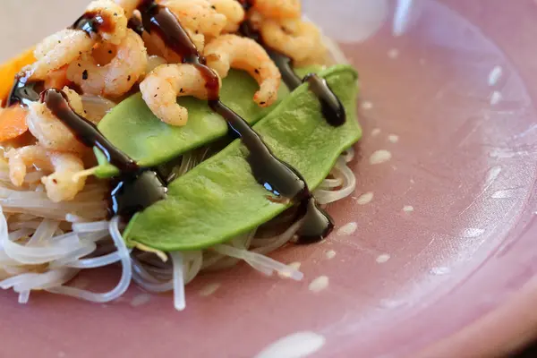 Açık yaz rulo bir plaka üzerinde