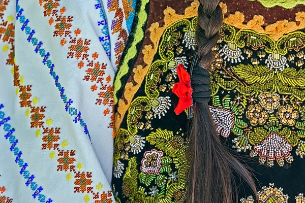 Kadınlar için geleneksel Romen halk kostüm detay — Stok fotoğraf