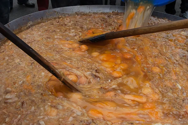 Giant omelet in preparation — Stock Photo, Image