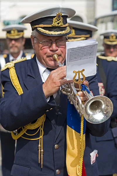 Old military singer — Stock Photo, Image