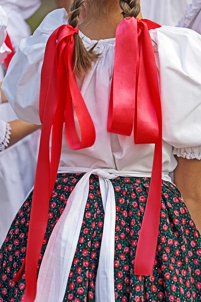 Detalhe do traje popular húngaro tradicional para mulheres — Fotografia de Stock