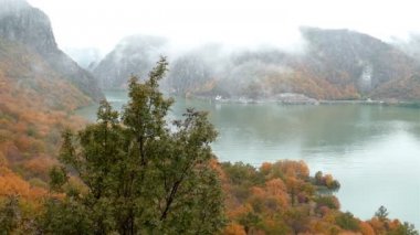 Danube Gorges sonbahar. 4 k görüntüleri