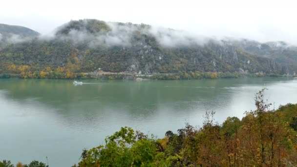 Autumn at the Danube Gorges. 4K footage — ストック動画