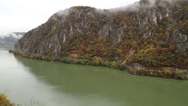 Otoño en las gargantas del Danubio — Vídeo de stock