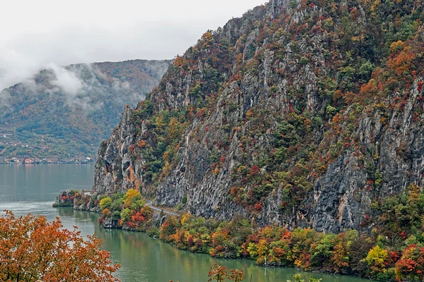 Otoño en las gargantas del Danubio — Foto de Stock
