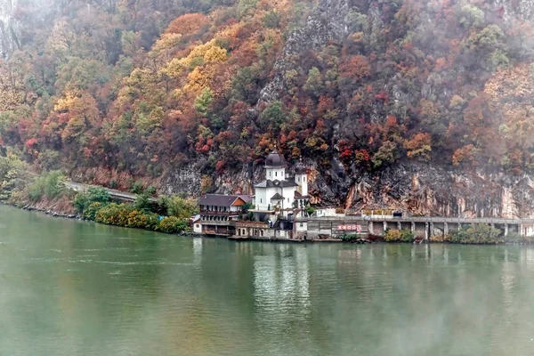 Automne dans les gorges du Danube — Photo
