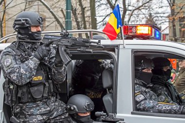 Polisler bir göreve simüle