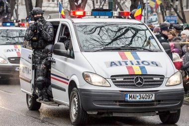 Polisler bir göreve simüle