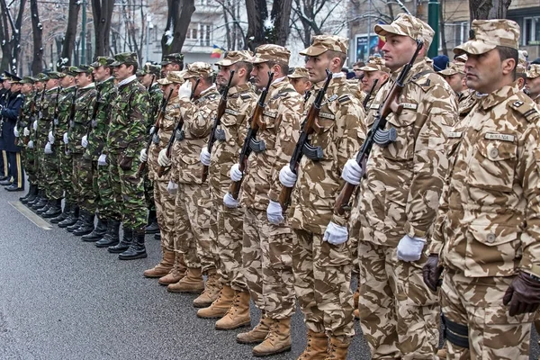 Soldados en formación — Foto de Stock