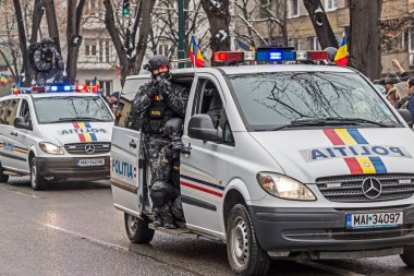 Polisler bir göreve simüle