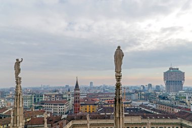 Üst Milan Katedrali, İtalya'nın Milan üzerinde göster