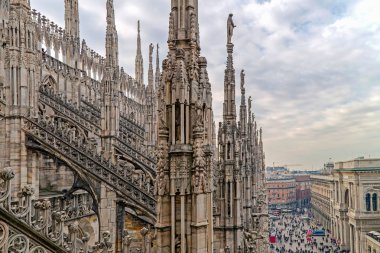 Ünlü Milano Katedrali'ne bir parçası