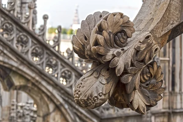 Detalhes arquitetônicos do telhado da famosa Catedral de Milão, I — Fotografia de Stock