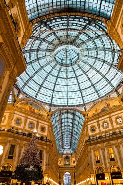 Noel zamanında, Vittorio Emanuele II Galerisi iç