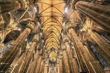 Milano Katedrali'ne iç ile eski fotoğraf