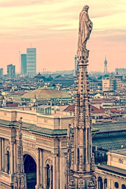 Milano Katedrali 'nden Milan manzaralı eski fotoğraf