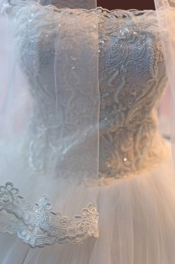 ayrıntılı bir gelinlik