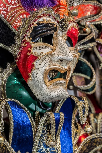 Maschera colorata del Carnevale di Venezia — Foto Stock