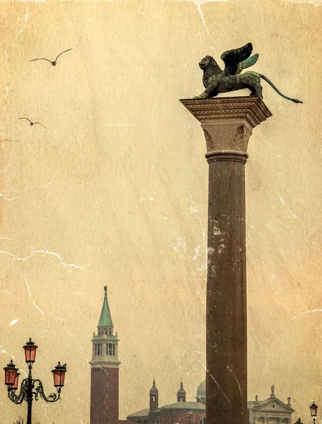 Παλιά καρτ ποστάλ με το καμπαναριό και το λιοντάρι. Πλατεία του Αγίου Μάρκου στο Venic — Φωτογραφία Αρχείου
