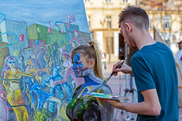 Face and body painting of a woman — Stock Photo, Image