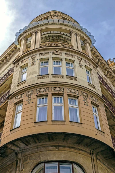 Façade en pierre sur bâtiment classique. Belgrade, Serbie — Photo