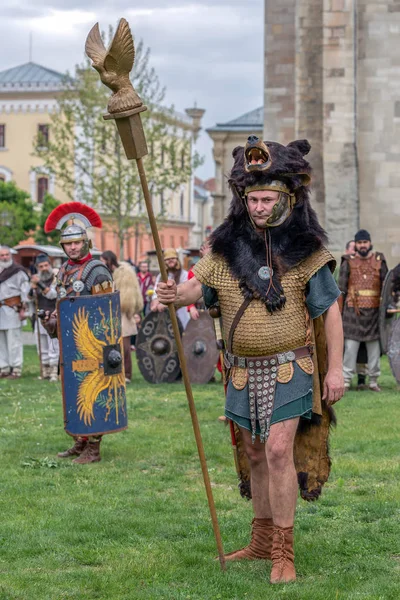 Римский солдат в боевом костюме — стоковое фото