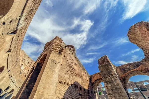 Rybí oko pohled uvnitř Colosseum, Řím, Itálie — Stock fotografie