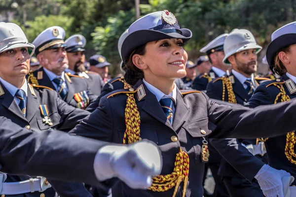 Sfilata militare alla Giornata Nazionale Italiana — Foto Stock