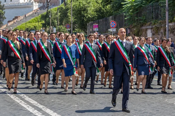 Sfilata militare alla Giornata Nazionale Italiana. Funzionario amministrativo — Foto Stock