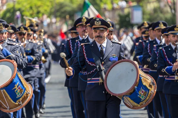 Sfilata militare alla Giornata Nazionale Italiana — Foto Stock