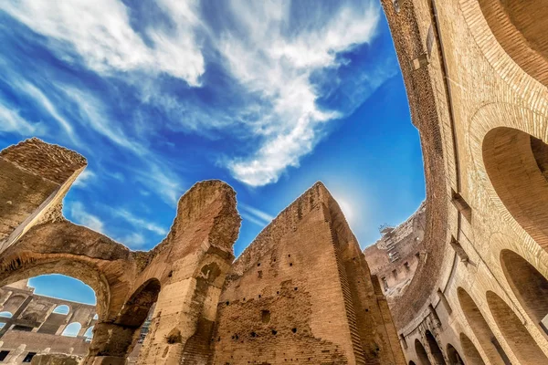 Rybí oko pohled uvnitř Colosseum, Řím, Itálie — Stock fotografie