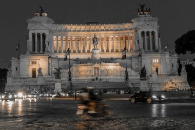 Victor Em için ulusal anıt siyah ve renkli gece görünümü