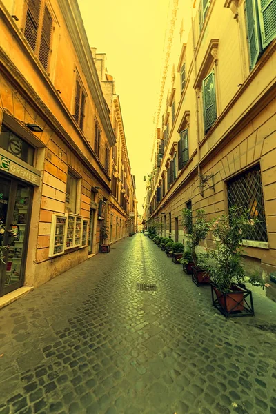 Bir küçük sokak görünümü sabah zaman ve ışık, Roma