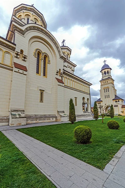Balık bakışı ile Alba taç giyme Katedrali ve çan kulesi