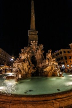 Piazza Navona, dört Irmak ve Mısır obelisk Çeşmesi 