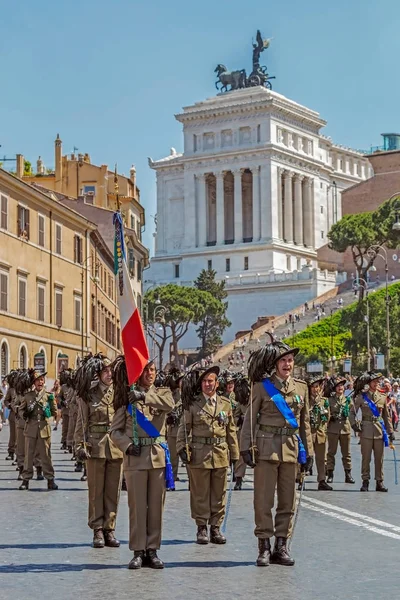 Военный парад на День Италии — стоковое фото