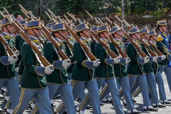 Sfilata militare alla Giornata Nazionale Italiana — Foto Stock