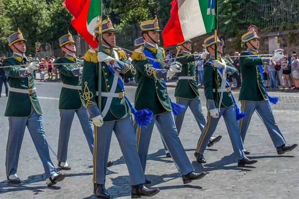 Défilé militaire à la fête nationale italienne — Photo