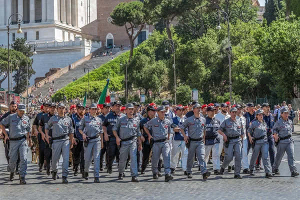 Sfilata militare alla Giornata Nazionale Italiana — Foto Stock