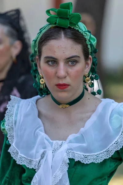 Mogen dansare kvinna från Spanien i traditionell dräkt — Stockfoto
