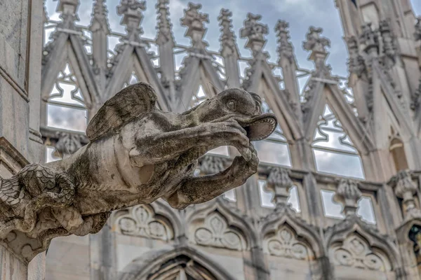 Detalhes arquitetônicos a partir da famosa Catedral de Milão, Itália — Fotografia de Stock
