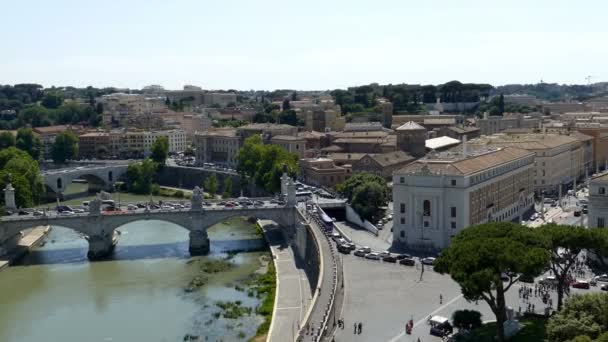 Luchtfoto uitzicht van de oude stad van Rome, van dak van kasteel San Angelo — Stockvideo