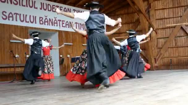 Танцоры из Аргентины в традиционном костюме 2 — стоковое видео