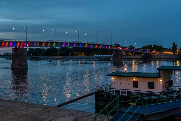 Night view of Rainbow bridge on the river Danube in Novi Sad, Se — Stock Photo, Image