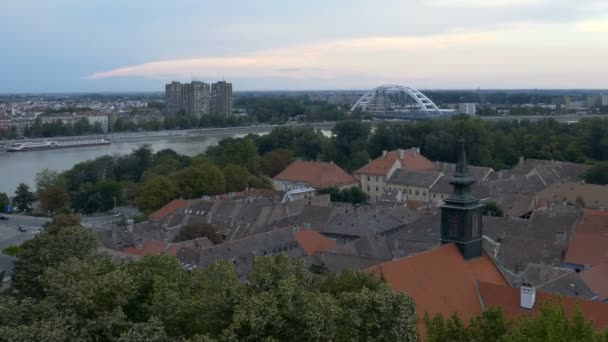 4 k-beeldmateriaal met panoramisch stadsgezicht in Novi Sad, Servië — Stockvideo