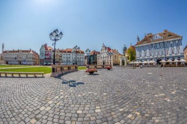 Timisoara, Romanya Birliği Meydanı'nda bir bölümünün görünümünü