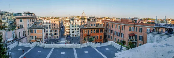 Panoramic görüntülemek Piazza di Spagna gelen ünlü İspanyol Merdivenleri ile
