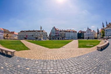 Timisoara, Romanya Birliği Meydanı'nda bir bölümünün görünümünü