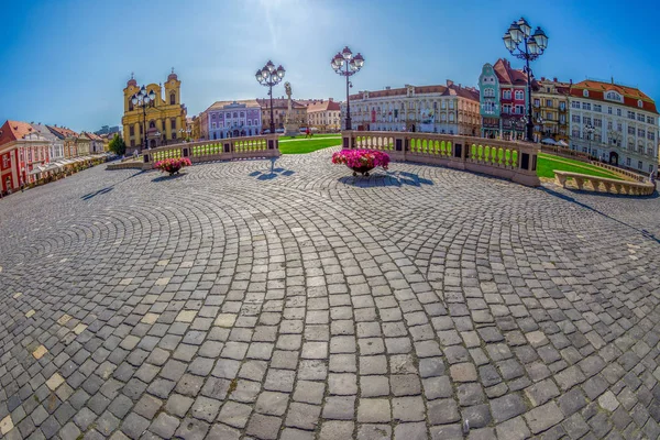 Timisoara, Romanya Birliği Meydanı'nda bir bölümünün görünümünü