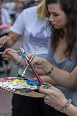 Kızlar o tabloyu Street